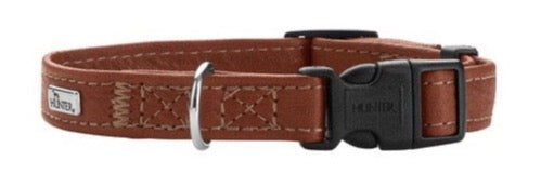CANADIAN UP Petit Collar - Hunter-petstore -lightweight collar for small dogs and puppies -with premium leather from ecological and socially responsible production -with fittings made of light, robust plastic -with extra small D-ring and click fastener -particularly soft and supple feel -gentle processing for high wearing comfort -made in Germany