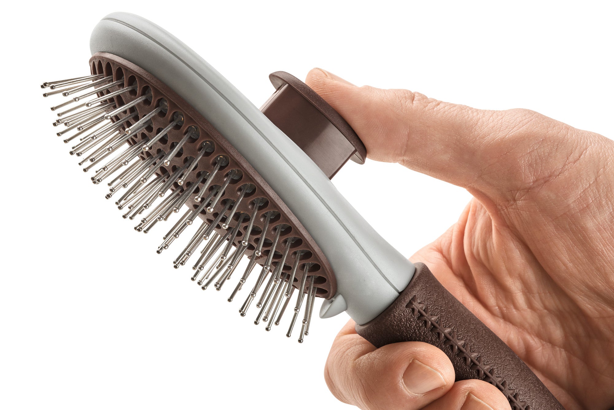 Brush self-cleaning SPA - Hunter-petstore -grooming brush for long-haired, medium-length and short-haired dogs -extra soft stainless steel pins for gentle fur grooming -makes it easier to remove dead topcoat and undercoat fur -integrated button allows you to easily remove collected fur -ergonomic handle with high-quality leather look