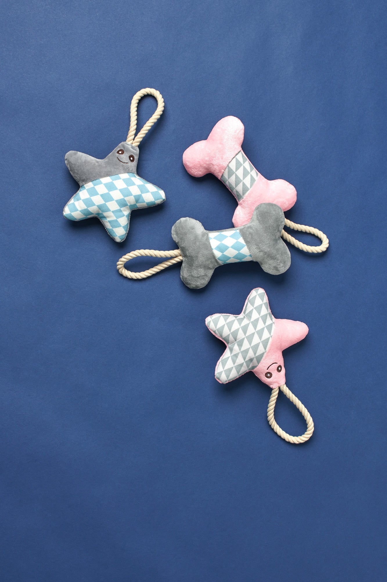 SALIMA Star Dog toy - Hunter-petstore -polyester -with squeaker -with a rope for throwing and playing tug-o-war -soft and cuddly -hand wash -6.69 in