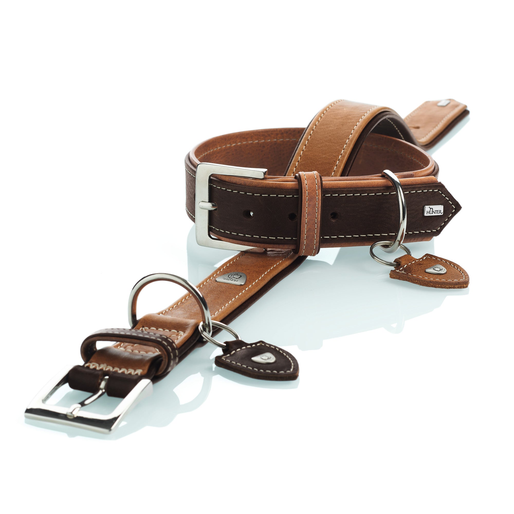 TARA Collar - Hunter-petstore -Classic dog collar, universally usable -With removable key ring -Elegant, rustic design -Supple and hard-wearing -Water- and dirt-repellent -Textile inner reinforcement for more stability -Made in Germany