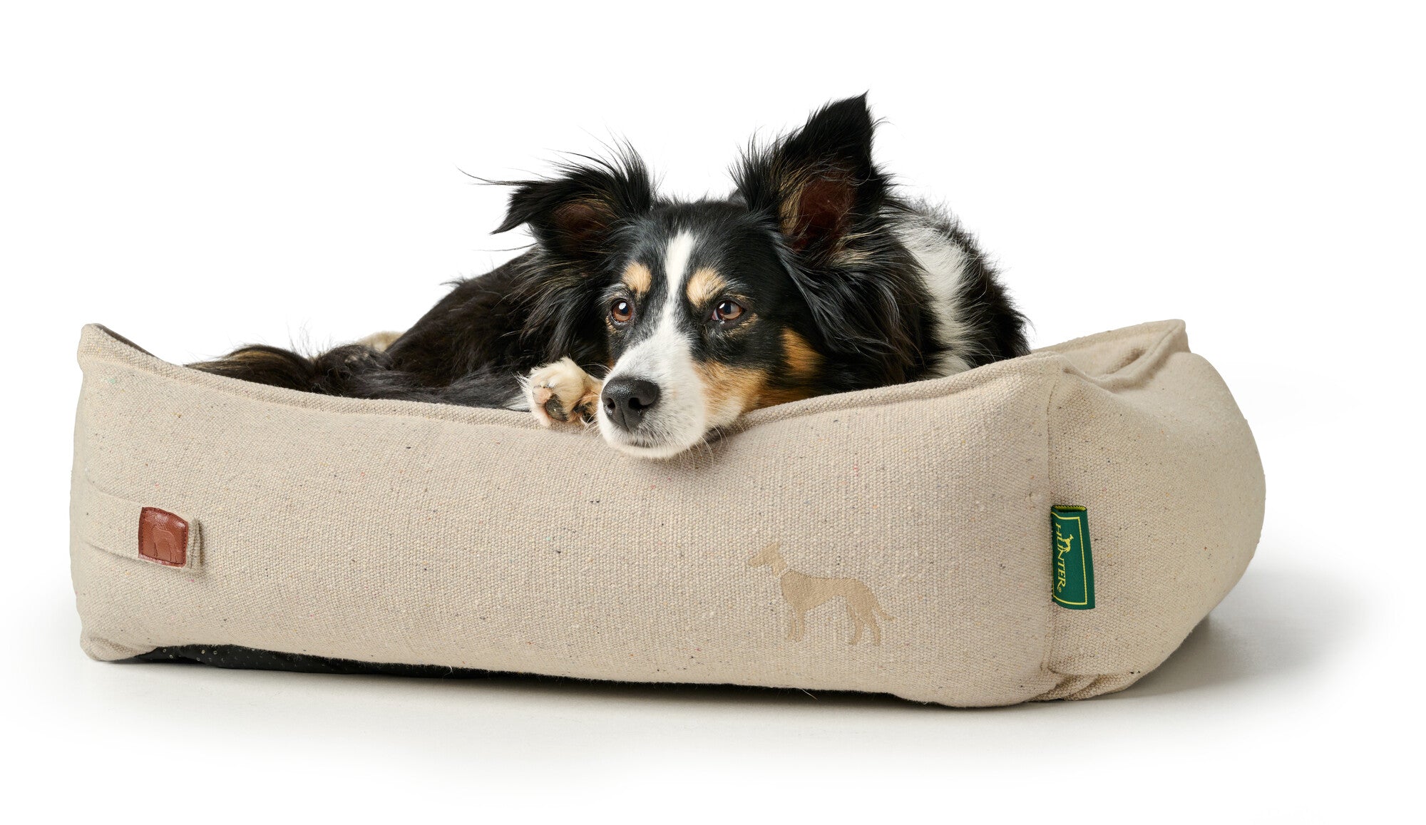 BELLUNO Sofa - Hunter-petstore -Cozy dog sofa with robust textured fabric -Made mainly from recycled materials -Pleasantly robust material mix of cotton and polyester -Reversible inner cushion -Anti-slip underside -Covers washable at 140 °F