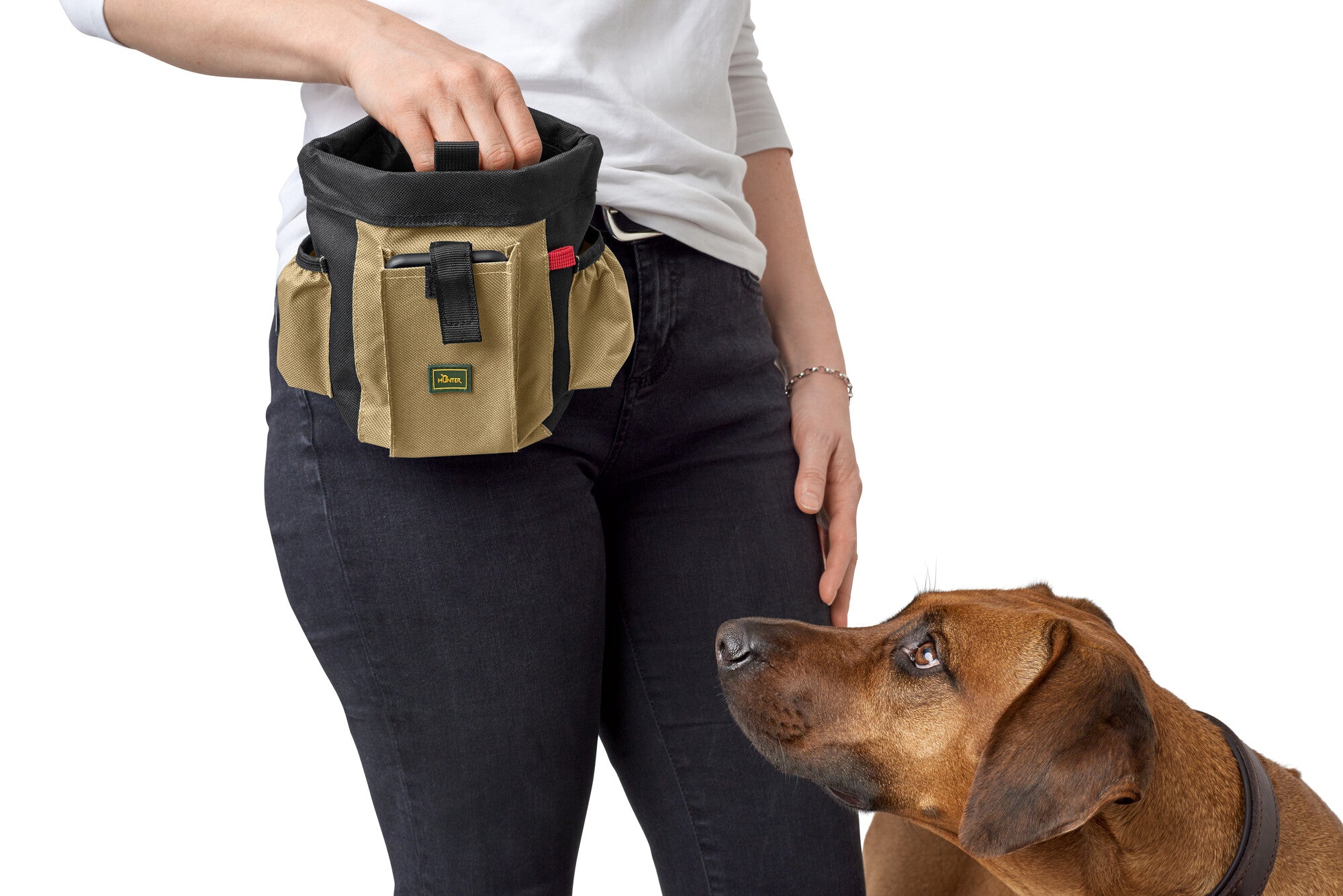 BUGRINO Profi Treat Pouch - Hunter-petstore -attach to a belt (with clip and strap) -ideal for storing rewards -can be opened and closed easily with the help of a frame lock (metal) -durable material -washable -with lots of small pockets for your clicker or your mobile phone -with waste bag dispenser -with snap hook