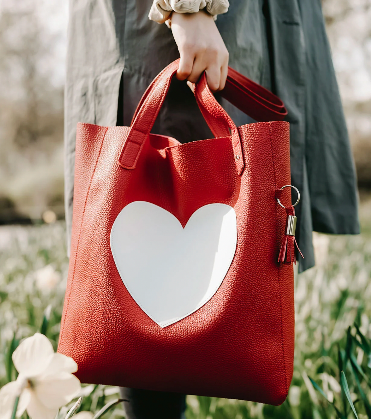 MILANO Love Shopper - Hunter-petstore -inner pocket with zip and mobile telephone pocket -closed with a snap fastener -plenty of storage space -wide straps for maximum carrying comfort -Made in Germany