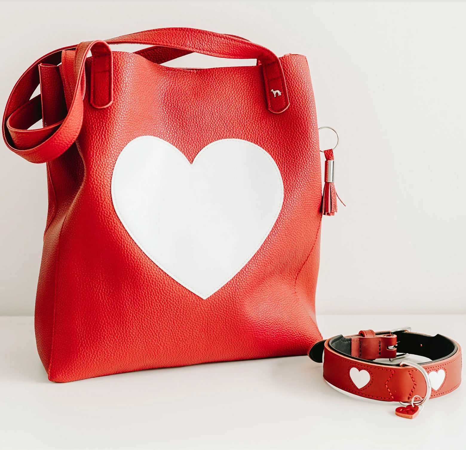 MILANO Love Shopper - Hunter-petstore -inner pocket with zip and mobile telephone pocket -closed with a snap fastener -plenty of storage space -wide straps for maximum carrying comfort -Made in Germany