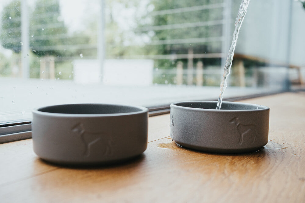 OSBY Ceramic Bowl - Hunter-petstore -feeding or drinking bowl made of ceramic -subtle HUNTER dog embossing -high weight ensures a secure stand -slip-resistant silicone rim on the bottom -long-lasting and scratch resistant -easy to clean and dishwasher-safe -food safe