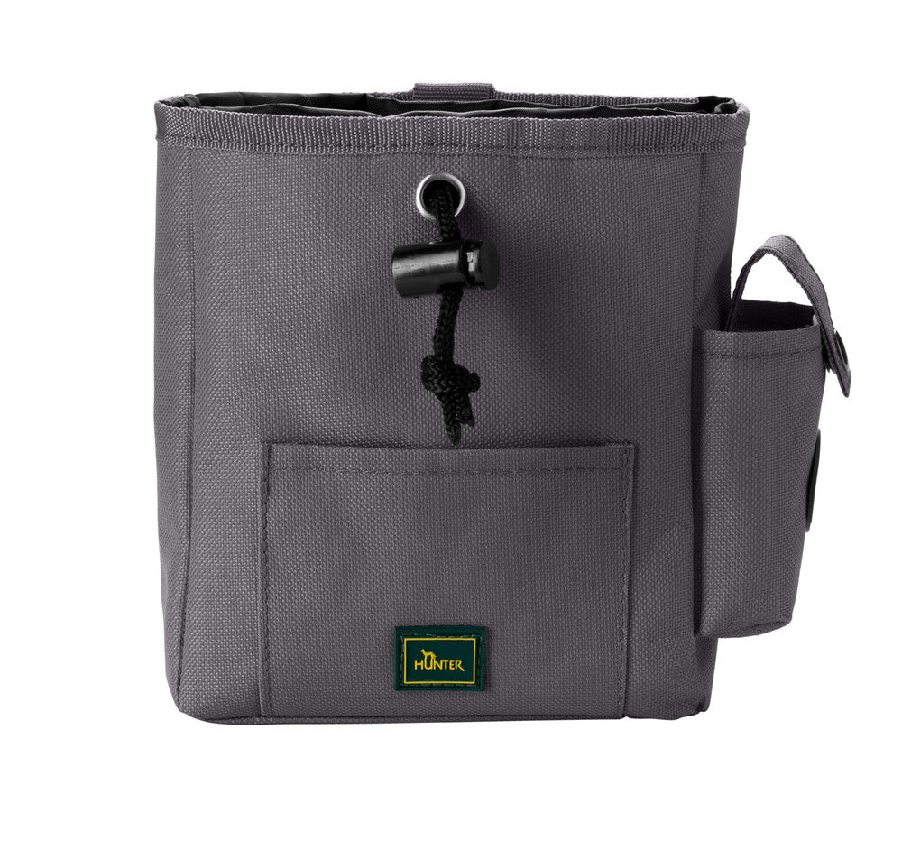 TYRA Treat pouch - Hunter-petstore -fillable belt bag for training, education and on the go -ideal for storing all kinds of snacks -made of robust, waterproof outer material (100% recycled) -washable inner material (100% recycled) -easy to open and close with a cord -with additional storage options for poop bags, clicker and co. -easy to clean