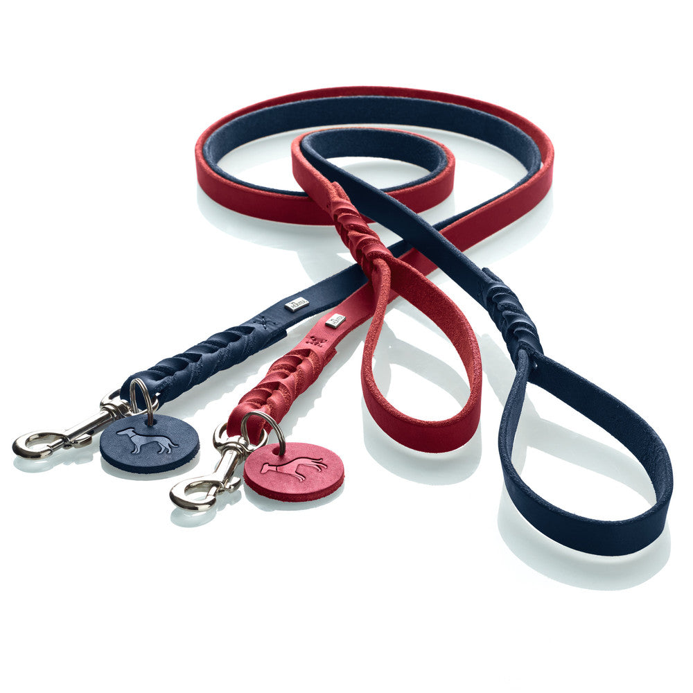 SOLID EDUCATION Leash - Hunter-petstore -particularly tough and hard-wearing leather -hand-braided -with a leather keyring -snap bolt braided into the leather -with hand loop -made in Germany