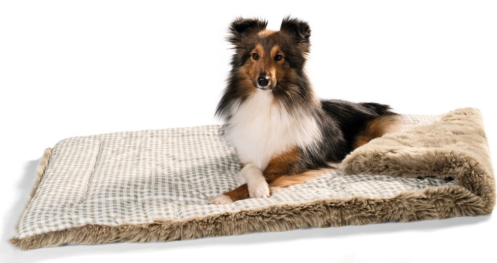 ASTANA Blanket - Hunter-petstore -cozy dog blanket for at home or when traveling -with a classic check design and discreet HUNTER embroidery -can be used on both sides: One side made of comfortable cotton, the other with plush trimming -can be used individually or as an insert for transport boxes or dog beds -lightly padded for high comfort -washable at 90°F