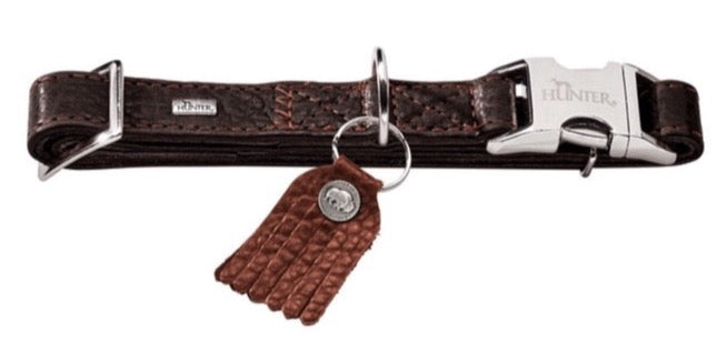 CODY ALU-Strong Collar - Hunter-petstore -classic dog collar, universally usable -with removable key ring -elegant, rustic design -supple and hard-wearing -water- and dirt-repellent -textile inner reinforcement for more stability -made in Germany