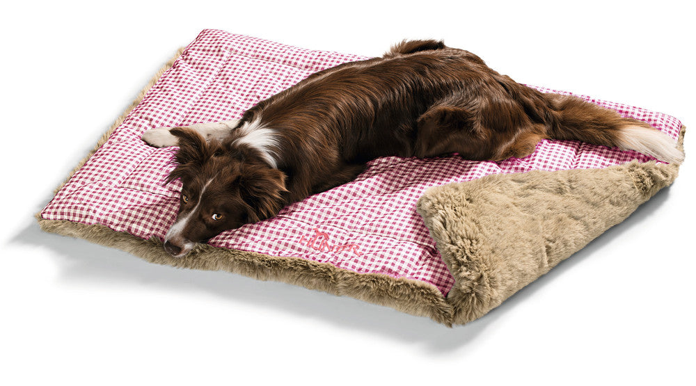 ASTANA Blanket - Hunter-petstore -cozy dog blanket for at home or when traveling -with a classic check design and discreet HUNTER embroidery -can be used on both sides: One side made of comfortable cotton, the other with plush trimming -can be used individually or as an insert for transport boxes or dog beds -lightly padded for high comfort -washable at 90°F