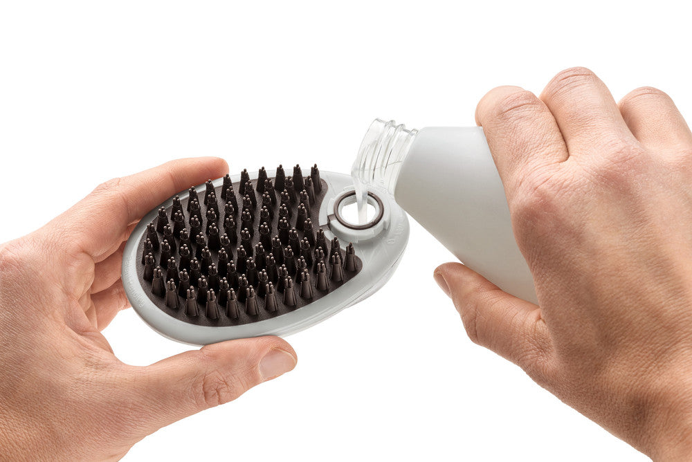 Grooming currycomb SPA with integrated shampoo-function - Hunter-petstore -Curry comb with integrated shampoo function -Suitable for medium-length and long fur -Special threefold massage pins -Brush can be filled with shampoo -Ergonomic design for optimum handling
