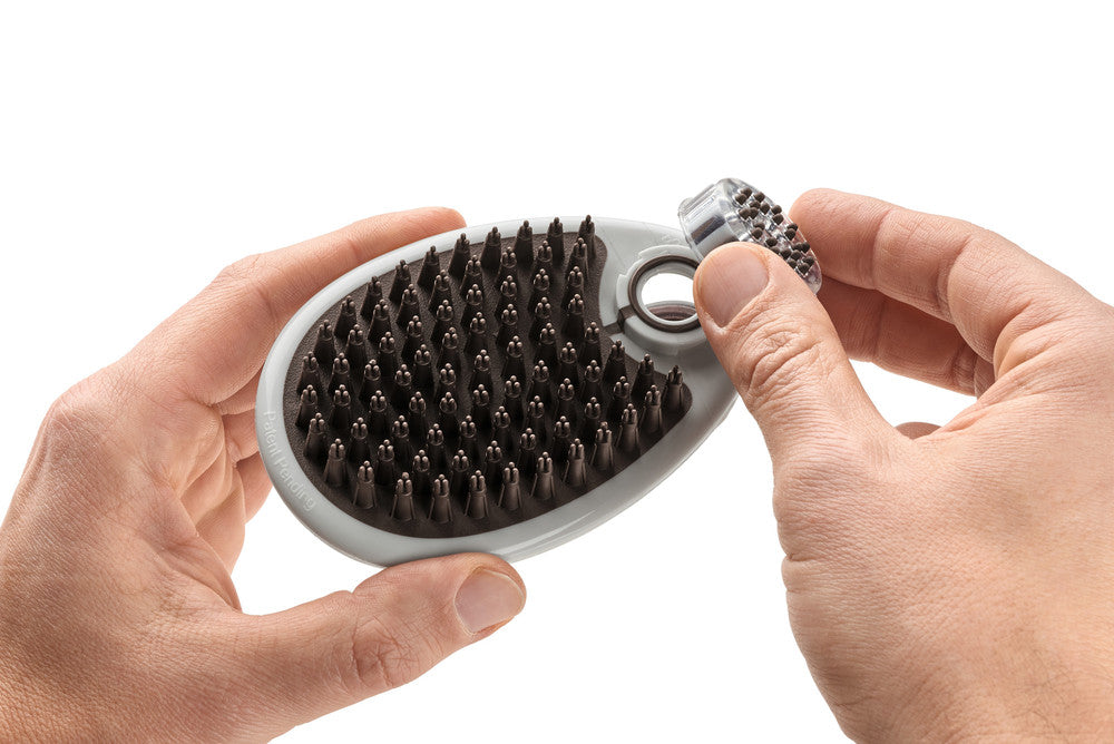Grooming currycomb SPA with integrated shampoo-function - Hunter-petstore -Curry comb with integrated shampoo function -Suitable for medium-length and long fur -Special threefold massage pins -Brush can be filled with shampoo -Ergonomic design for optimum handling