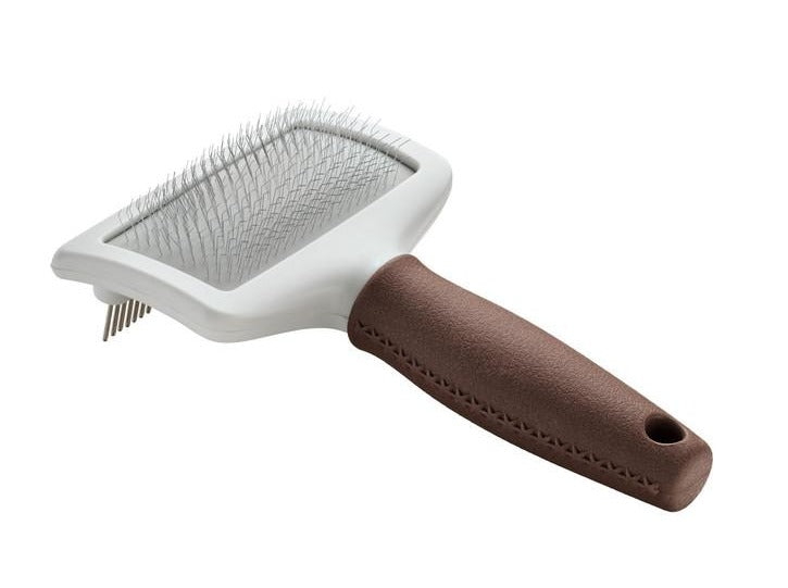 Combibrush Pluck & Comb SPA - Hunter-petstore -multi-purpose brush suitable for all lengths of coat (short, medium, long) -metal comb with rotating teeth on one side and brush with the extra-soft stainless steels pins on the other -rotating teeth: loosen tough tangles gently and easy -extra-soft stainless steels pins: remove dead topcoat and undercoat fur -ergonomically shaped handle in high-quality leather look