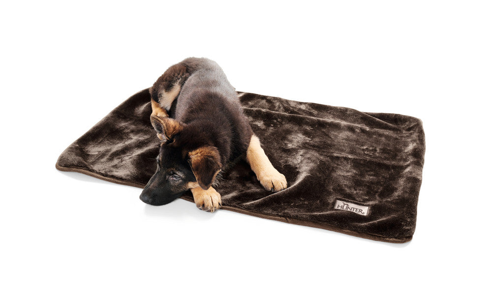 KONSTANZ Blanket - Hunter-petstore -velvety dog blanket for cuddling at home and when traveling -can be stowed away to save space -especially soft and cuddly -elegant design with discreet HUNTER patch -can be used individually or as an inlay -washable at 90 °F